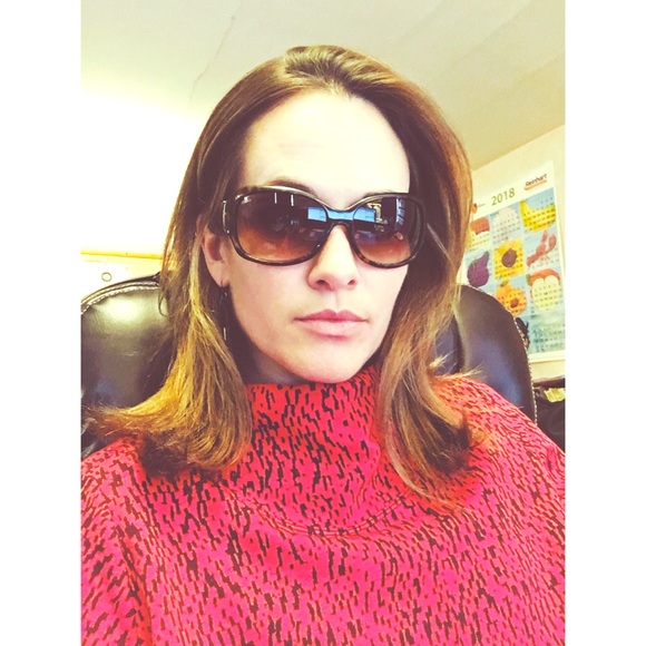 Meet your Posher, Bridget - Picture 1 of 1